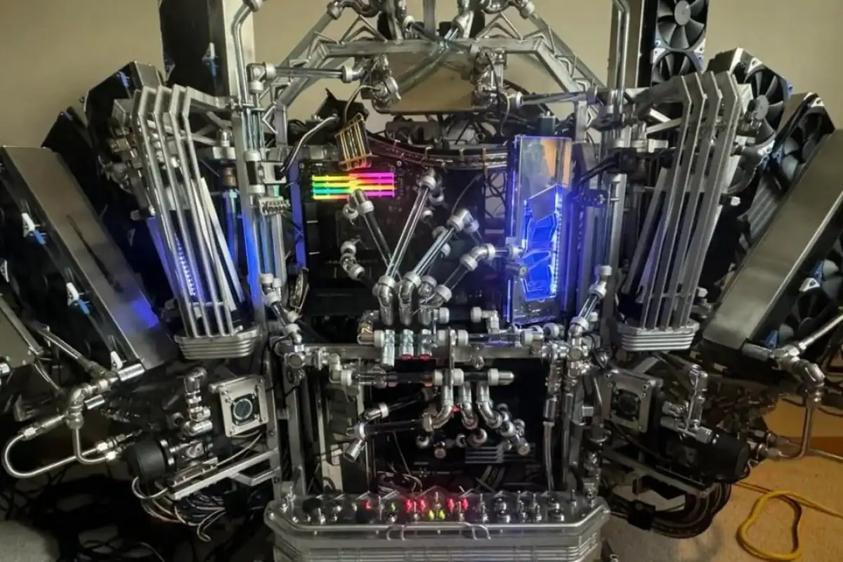 Cztery lata pracy nad unikalnym komputerem z chłodzeniem wodnym. Efekt przypomina potwora