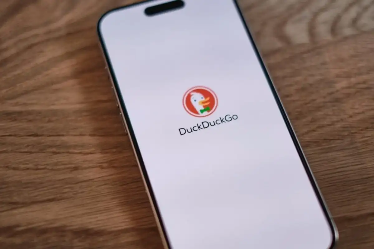 AI w Google odstrasza użytkowników. DuckDuckGo z rekordowym wzrostem